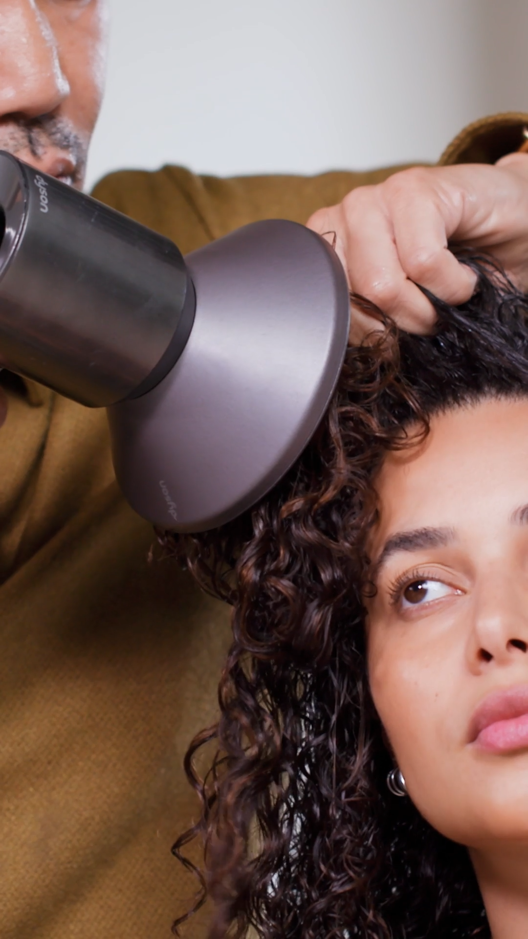 How-to: Defined Curls with Crème for Style 