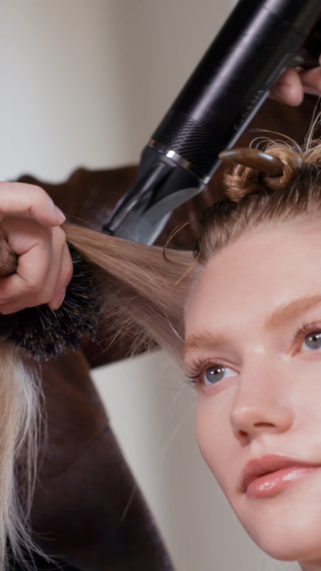 How-to: Fine Hair Friendly Blowout with Featherbalm Weightless Style